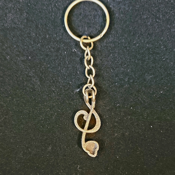 Brass Alloy Treble Clef Music Note With Skull Key Chain - Picture 2 of 3